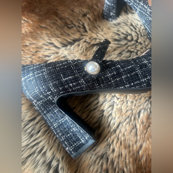 Bandolino Kirsten Black & White Tweed Mary Jane Pumps with Pearl Detailing NEW - Picture 2 of 4